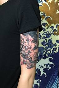Prajna e fiore 妓 motivo tatuaggio braccio combinato