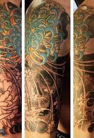 ingalo ye-tattoo ye-chrysanthemum