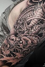 大臂传统黑灰龙tattoo纹身图案