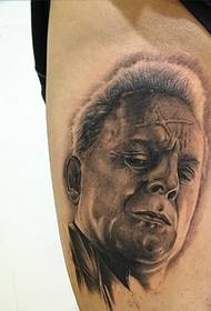 armt en auslännesche Männer Portrait Tattoo Muster
