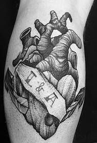 model de tatuaj de inimă cu braț mare