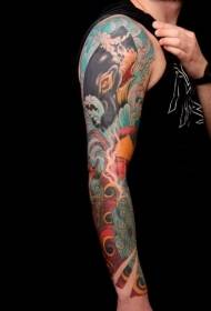 patró de tatuatge de balena blava al braç masculí