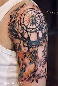 Татуировка с изображением оленя Арм Дрим Кот