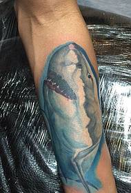улюблений малюком татуювання дельфіна на руку