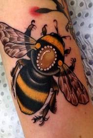 Patrún álainn tattoo hornet réalaíoch álainn