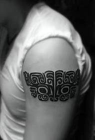 modello di tatuaggio totem braccio significativo personalità