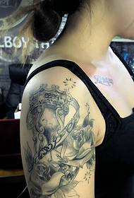 Tatuaggio tatuaggio totem braccio moderno e resistente