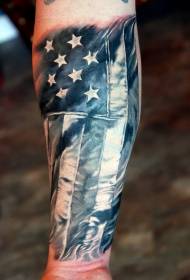 Hình xăm cờ Mỹ trên cánh tay yêu nước