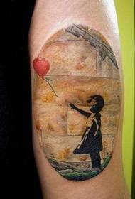 手臂上感伤女孩伸手抓逝去的爱纹身图