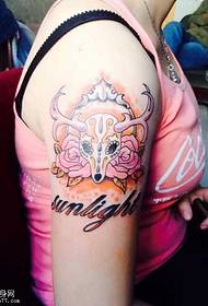 baie mooi Tibetaanse antilope Engelse tattoo patroon