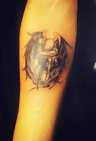 tatuaggio tatuaggio braccio piccolo modello invincibile giovanile