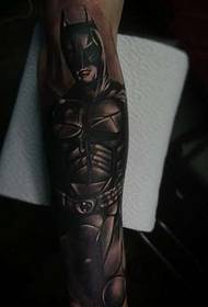 красива черна реалистична картина татуировка Батман на ръката