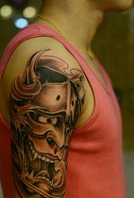 mužné paže tradiční tetování vzor