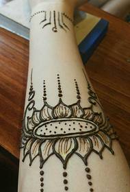 model i hollë i hollë i tatuazhit Henna