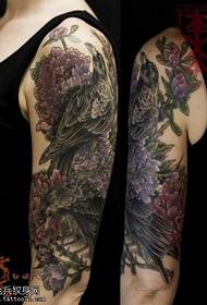 Рука татуировка ворон
