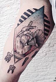 Iso käsivarsi torvi tatuointi tatuointi tatuointi malli
