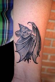 симпатичный рисунок татуировки летучей мыши на руке