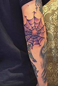 en interessante Spider Web Tattoo Tattoo op der Äussewelt vum Aarm