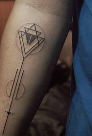 Tatuaje de tatuaje patrón xeométrico de brazo artístico