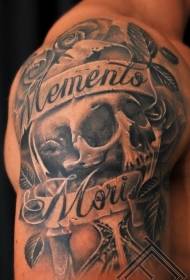 symbole de la mort du motif de tatouage lettre crâne grand bras rose lettre