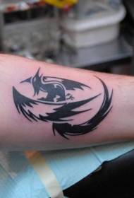 Оклоп на тетоважа на феникс со црна рака