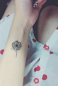 рака мали свежи лисја тетоважа шема убава свежа