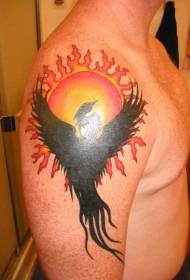 Великий чорний фенікс і червоне сонце татуювання візерунок