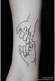 Patrón de tatuaje de mano de brazo pequeño