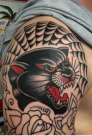 Μαύρο μοτίβο τατουάζ κεφαλής Panther Head στο μεγάλο χέρι