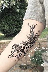 një grup tatuazhesh të bukura natyrale të freskëta me krah natyral