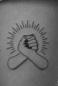 Μικρό μοντέλο τατουάζ χέρι προσευχή χέρι