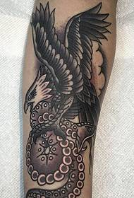 Modeli i tatuazhit me lule të hollë me dorë të zezë