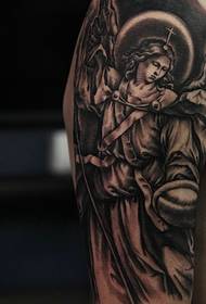 perséinleche alen traditionelle schwaarze graue Engel Tattoo Muster