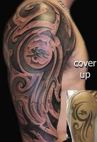 brazo patrón de tatuaje de tótem realista estéreo de brazo