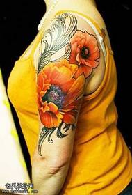 рука татуювання квітка жовта квітка