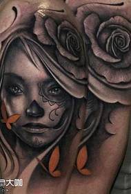 model tatuazh vajzë vdekje krah