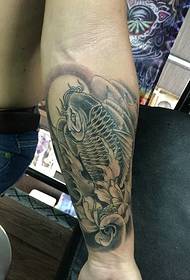 lotos a chobotnice kombinované tetování paže tetování