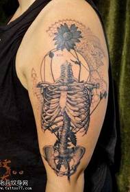 Arm skelet tattoo patroon