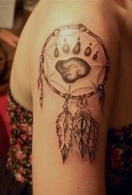 Girls Arm Bear Paw Print en Dreamcatcher Tattoo Pattern