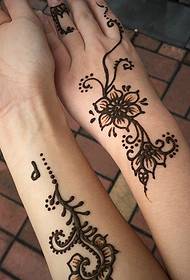 prawan adhine Henna tato pola persahabatan dawa Ngirit