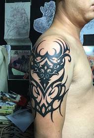 aka ụdị ụdị totem tattoo