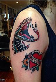 Model i tatuazhit të dashurisë me gjelbër Big Snake