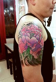 Bracciu grossu chì scurdeghja mudellu di tatuaggi Peony Hu luminoso
