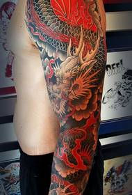 Мужской супер красивый цветок рука тату красный дракон картина