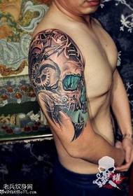 Modello di tatuaggio meccanico del braccio