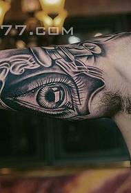ръка Изящен модел татуировка на очите