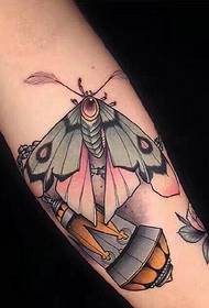 arm een Verschillende kleuren vlinder tattoo-patronen