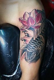 lotus ແລະ squid ຮ່ວມກັນກັບ tattoo tattoo ມື