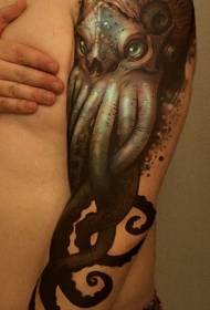 braccio tatuaggio super realistico mostro polpo