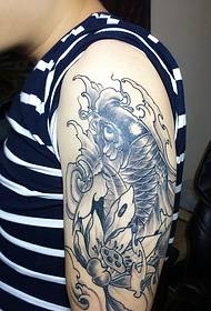 lotus uye squid zvakasanganiswa neiyo huru ruoko tattoo maitiro